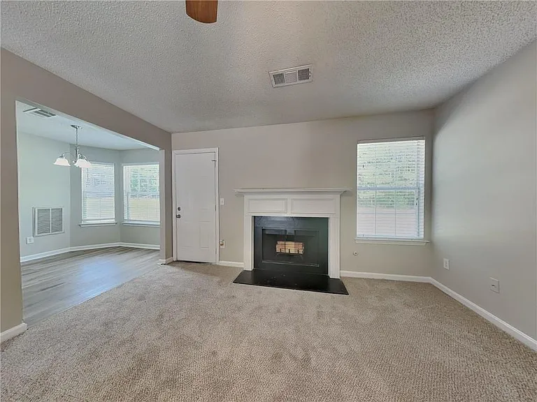 205 Oak Terrace Dr — Photo 3