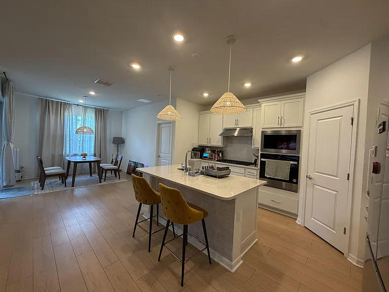 32nd Avenue Dr E — Photo 4