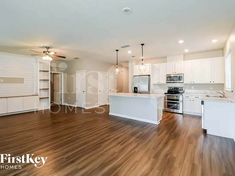 205 Orient Dr — Photo 8