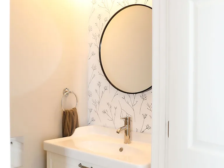 454 Howland Dr — Photo 17