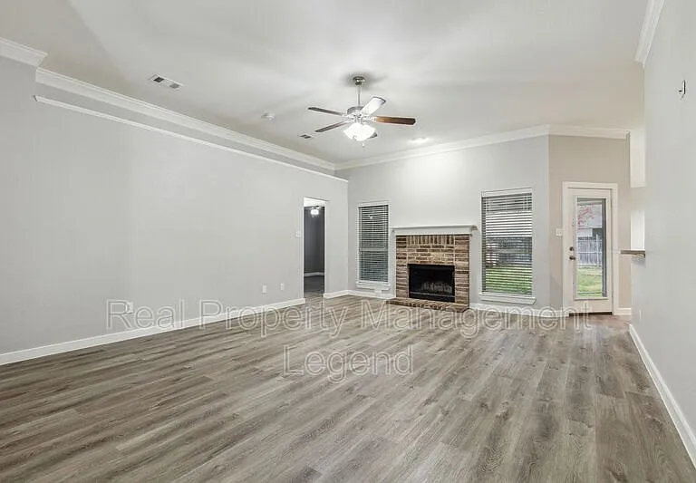 1800 Meadowlark Ln — Photo 4