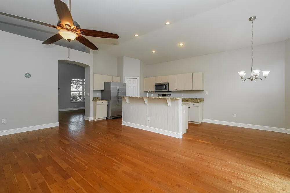 3 bed, 2.0 bath, 1585 sqft, $2,580 — Photo 3