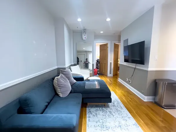 128 Thompson St, New York, NY