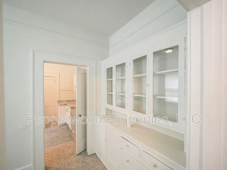 479 Peronneau St — Photo 9
