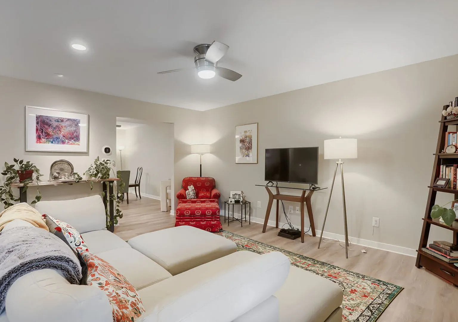 Spacious 3-Bedroom South Boulder Townhome with Finished Basement & Community Pool! — Photo 3