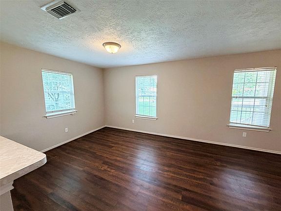5th image of 123 Robinson Rd