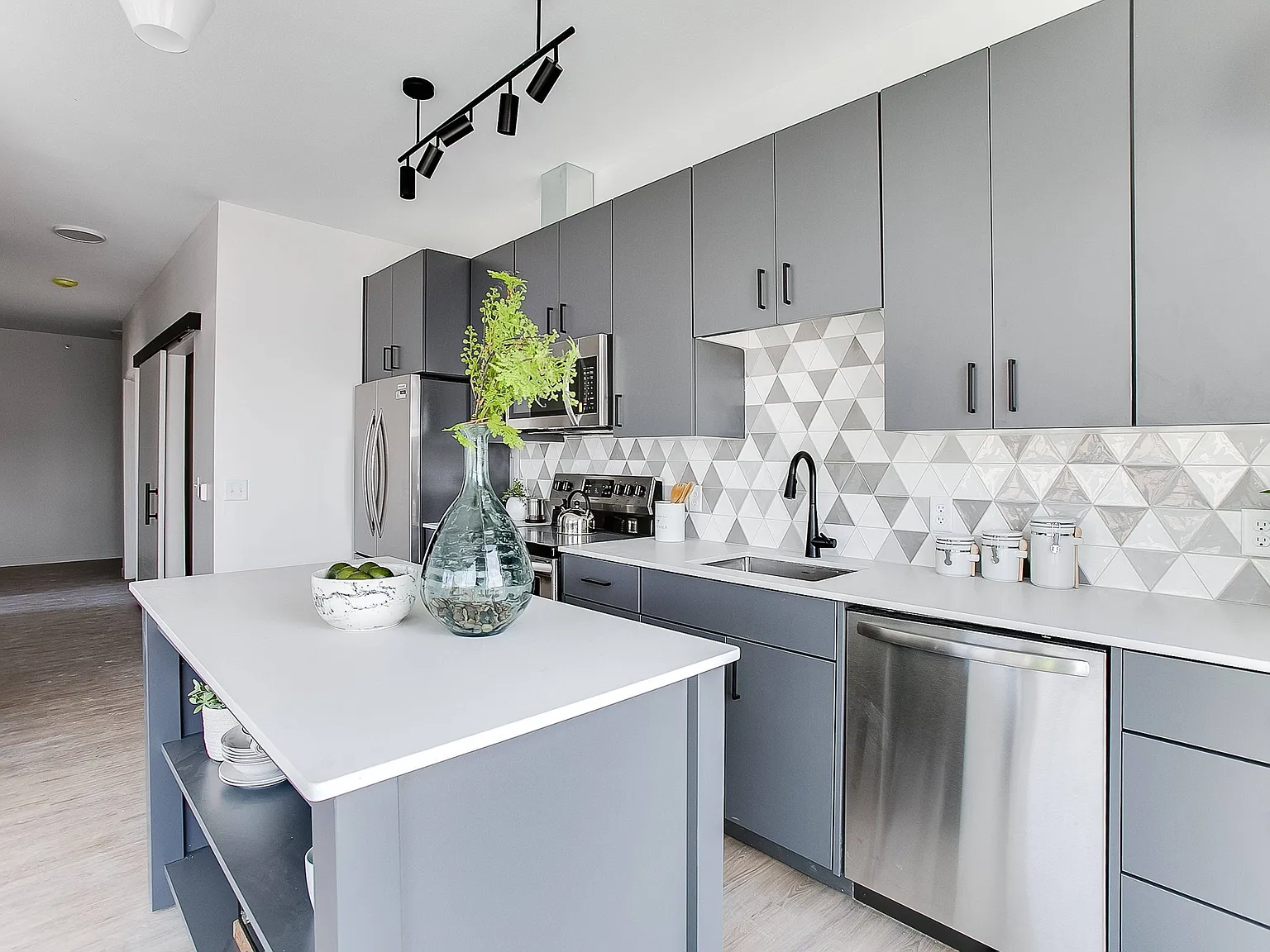 Midline Apartments — Photo 4