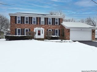 5 S Greenwich Ln, Geneva, IL 60134