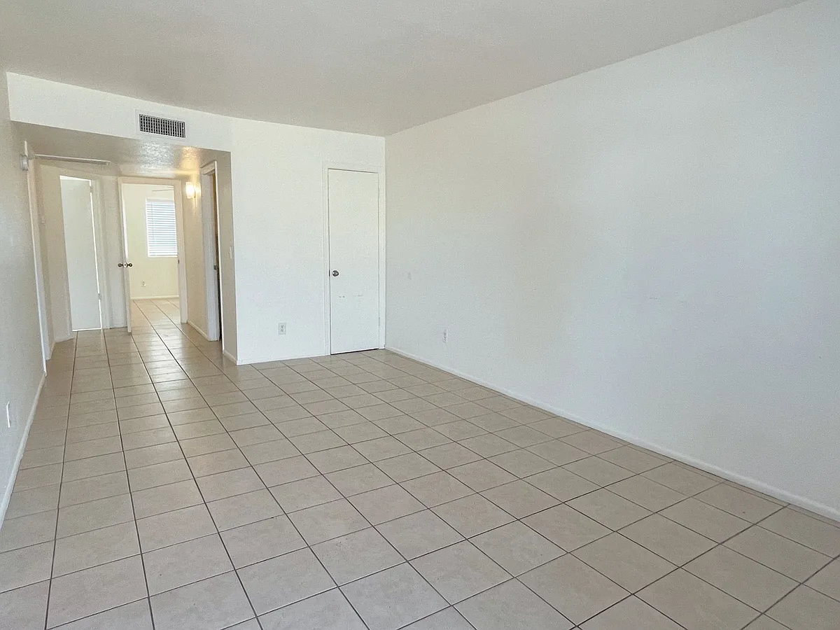 Building Photo - 2061 S Apache Dr #1