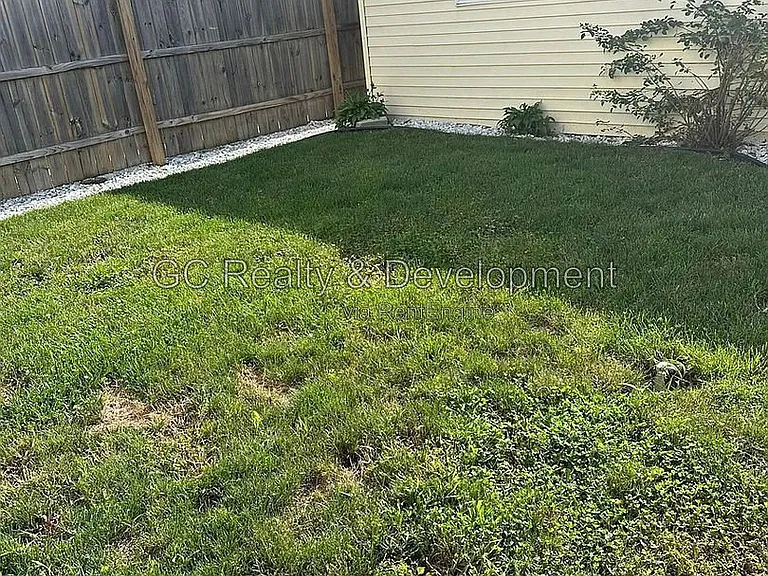 4422 S Saint Lawrence Ave #B — Photo 10