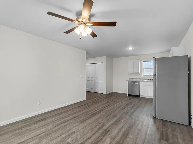 225 Iylas Ln — Photo 2