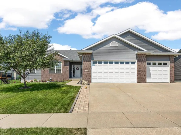 440 Driftwood Ln, Fairfax, IA 52228
