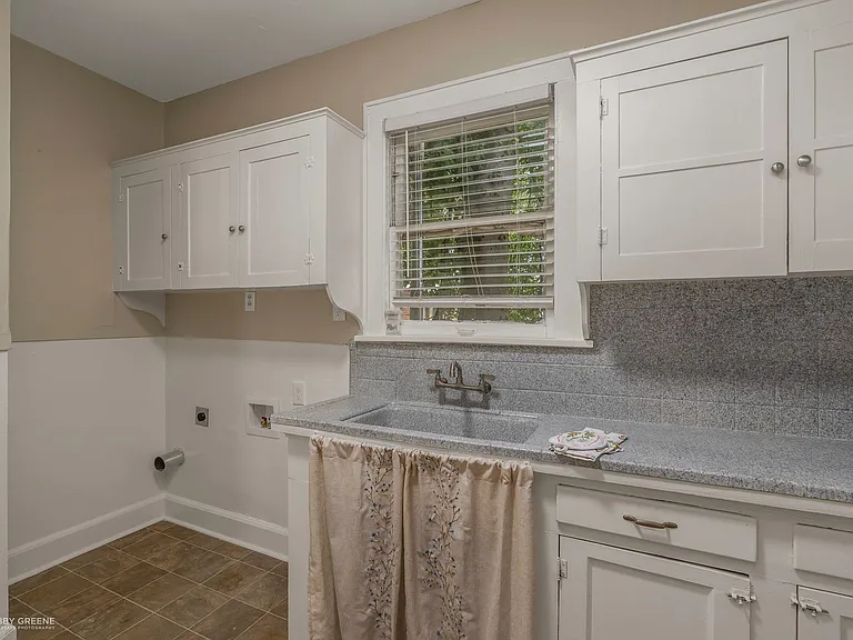 3307 Creswell Ave — Photo 10