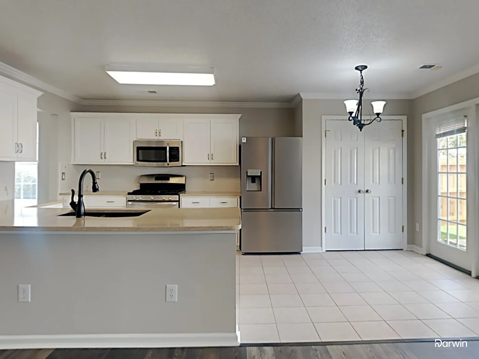 5 bed, 2.5 bath, 2358 sqft, $2,275 — Photo 2