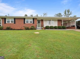 17 Waverly Cir, Newnan, GA 30263