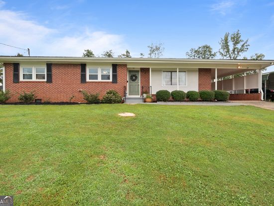 17 Waverly Cir, Newnan, GA 30263