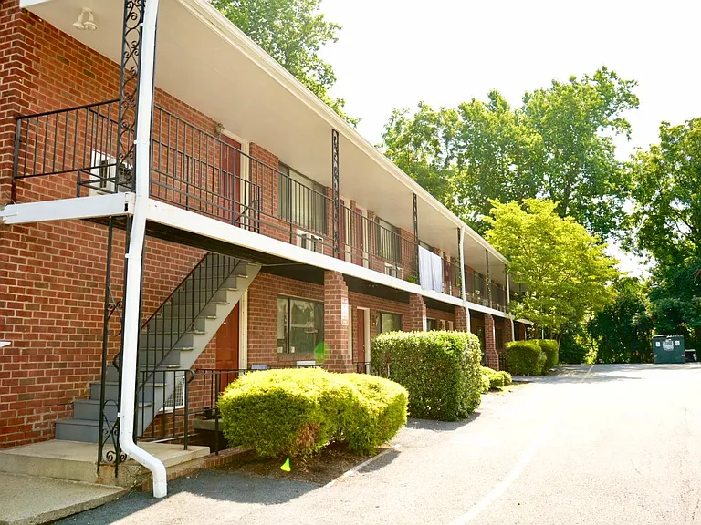 Lynnhaven Apartments — Photo 16