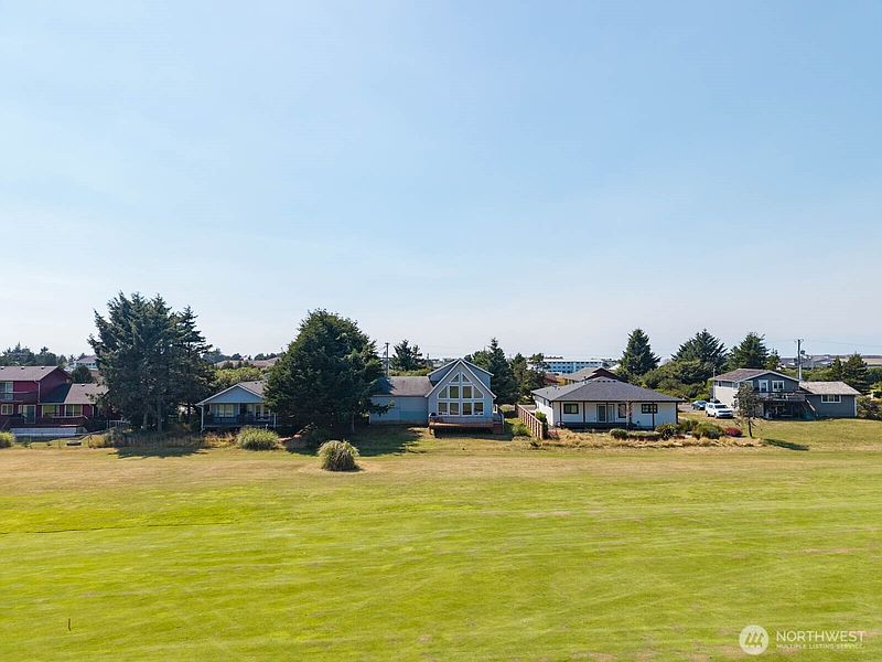 4th image of 570 Canal Drive NE