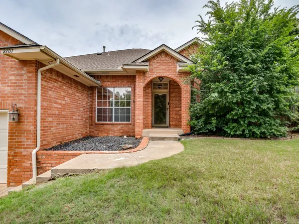 2701 Shady Tree Ln, Edmond, OK 73013