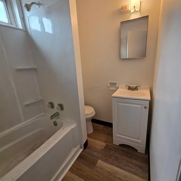 546 Bessemer Ave — Photo 2