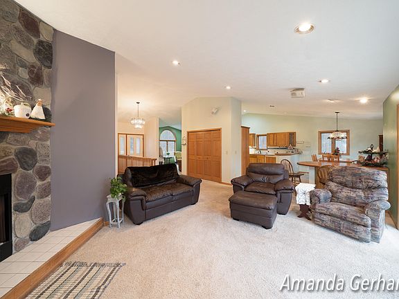 2nd image of 4100 Summit Ct NE