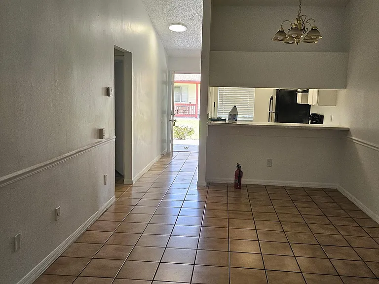 1305 Rosewood Villa Ln — Photo 14