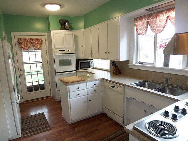 2nd image of 817 W Main St