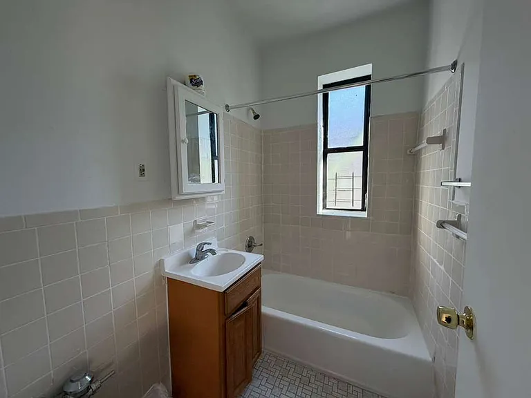 1738 University Ave #6G — Photo 8