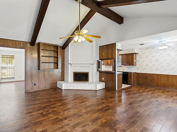 5th image of 9106 Sharpview Dr