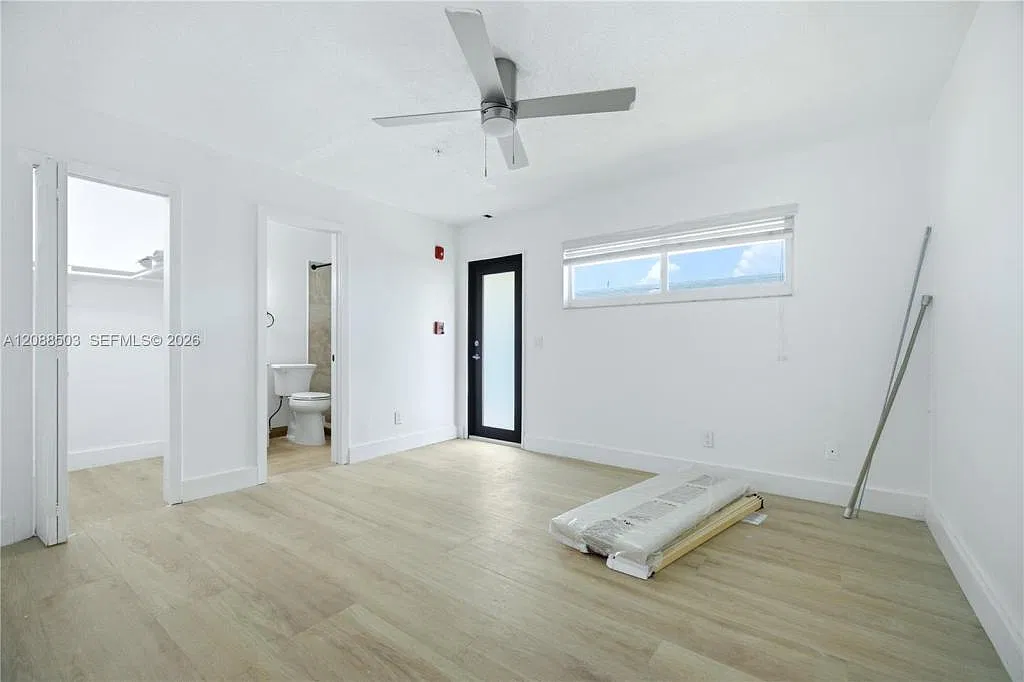 2209 SW 61st Ave — Photo 2