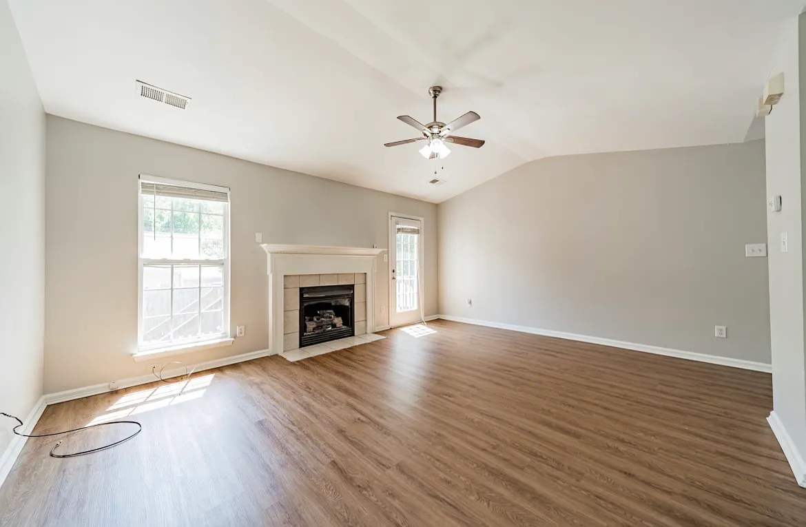 3 bed, 1486 sqft, $2,060 — Photo 4