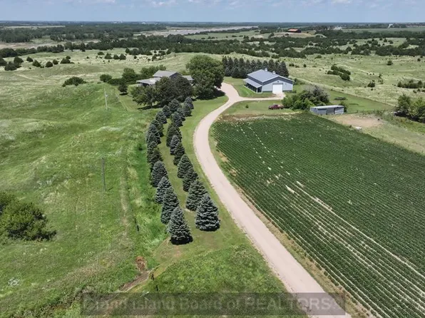 701 W 18th Rd, Phillips, NE 68865