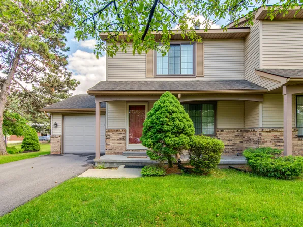 211 Wind Way Dr, Walled Lake, MI 48390