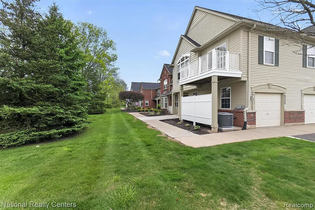 2 bed, 2.5 bath, 1528 sqft, $2,000 — Photo 2