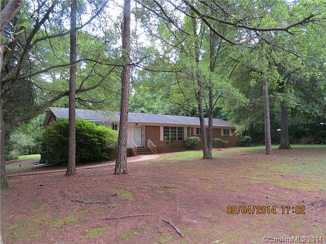 1st image of 7907 Douglas Dr