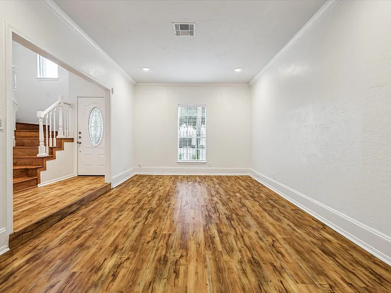 2511 Commonwealth St — Photo 6