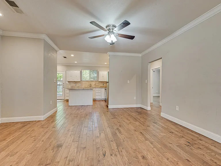 811 Kidd Springs Dr — Photo 7