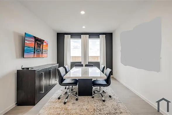 4 bed, 2300 sqft, $3,258 — Photo 4
