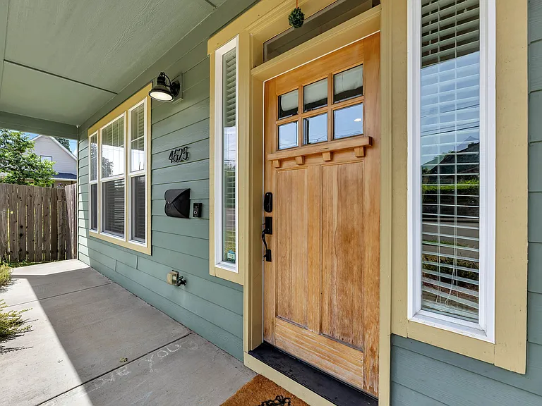 4625 N Hunt St — Photo 2