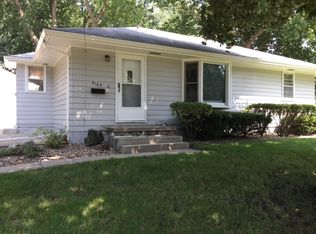 7107 Roseland Dr, Urbandale, IA 50322