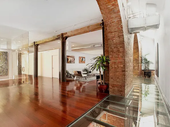 169 Hudson St #1D, New York, NY 10013