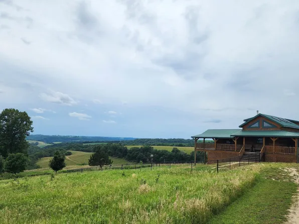 1879 Trophy Run Ln, Harpers Ferry, IA 52146