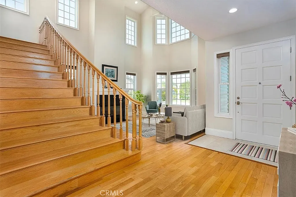 5 bed, 2941 sqft, $9,200 — Photo 4