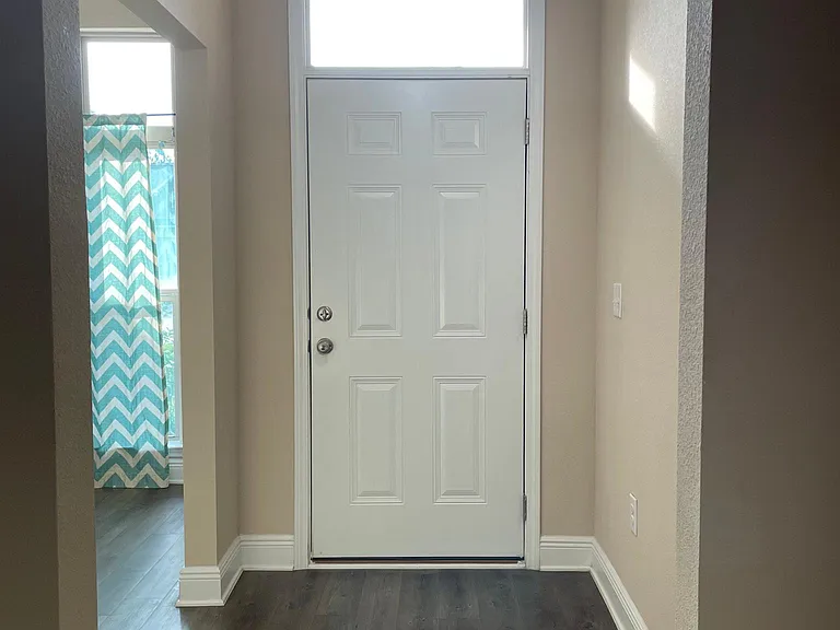 Entrance & Hallway