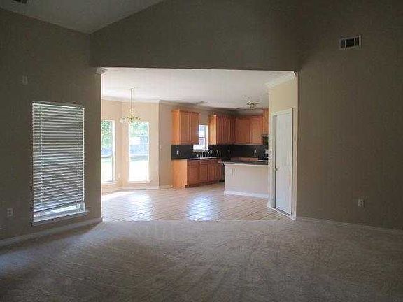 view into kitchen/dining from living room