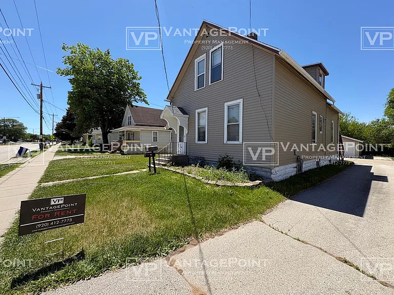 945 Velp Ave — Photo 2