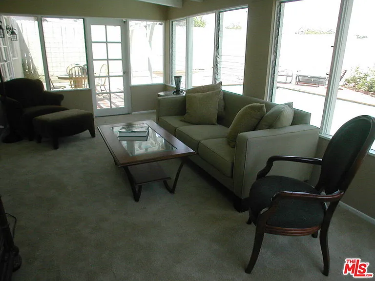 6040 Van Noord Ave — Photo 7