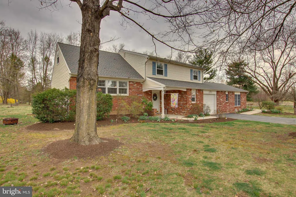 3315 Hemlock Cir photo 1