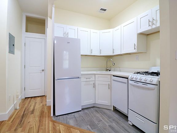 2nd image of 338 W 47th St APT 5C
