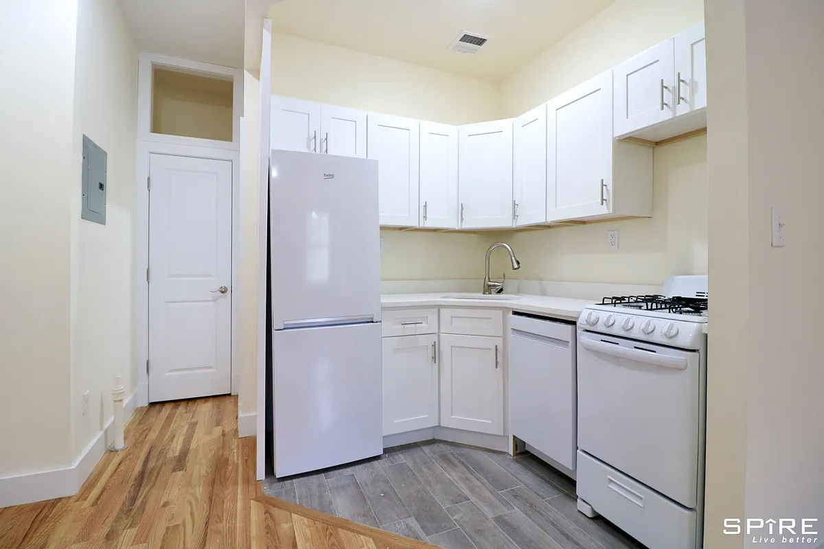 Building Photo - 338 W 47th St #5C